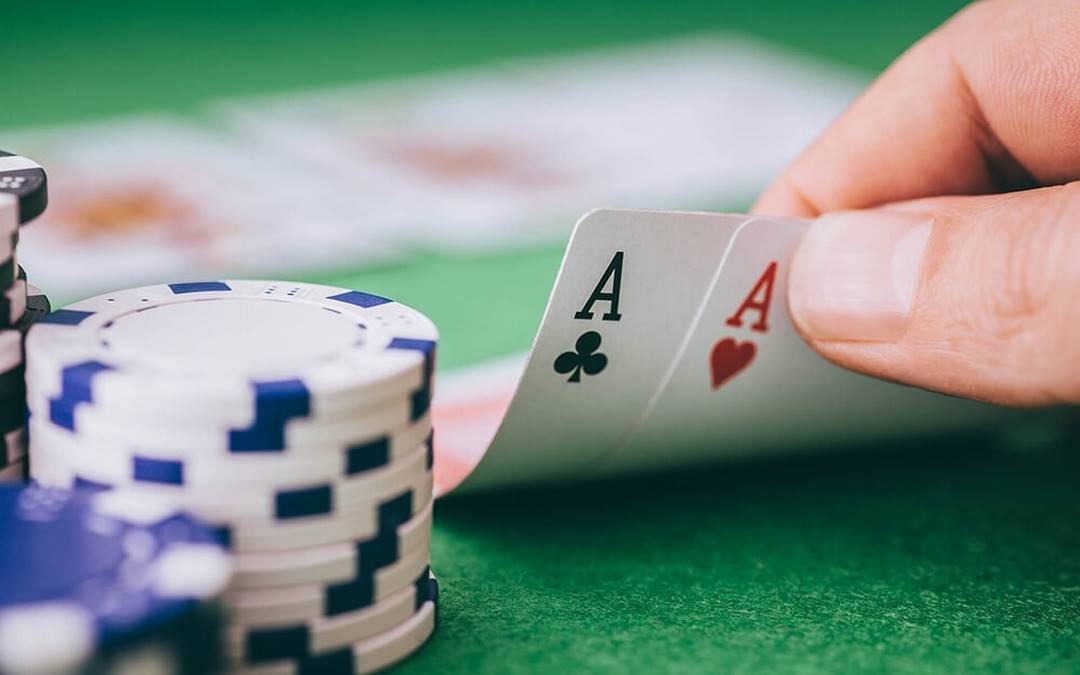 Luật chơi Poker tại Saitaku Resort vô cùng đơn giản