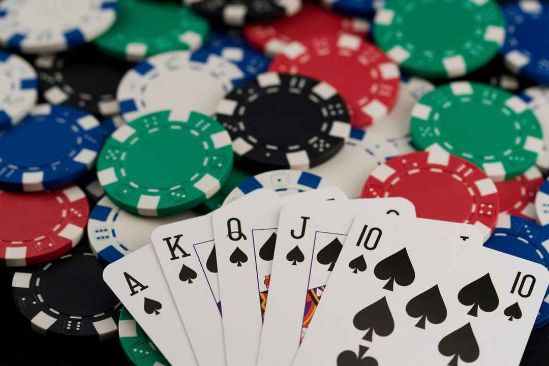 Cách chơi poker tại Felix Hotel & Casino 