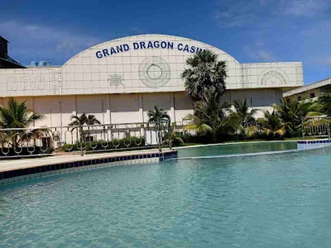 Grand Dragon Resorts phục vụ bể bơi 24/24